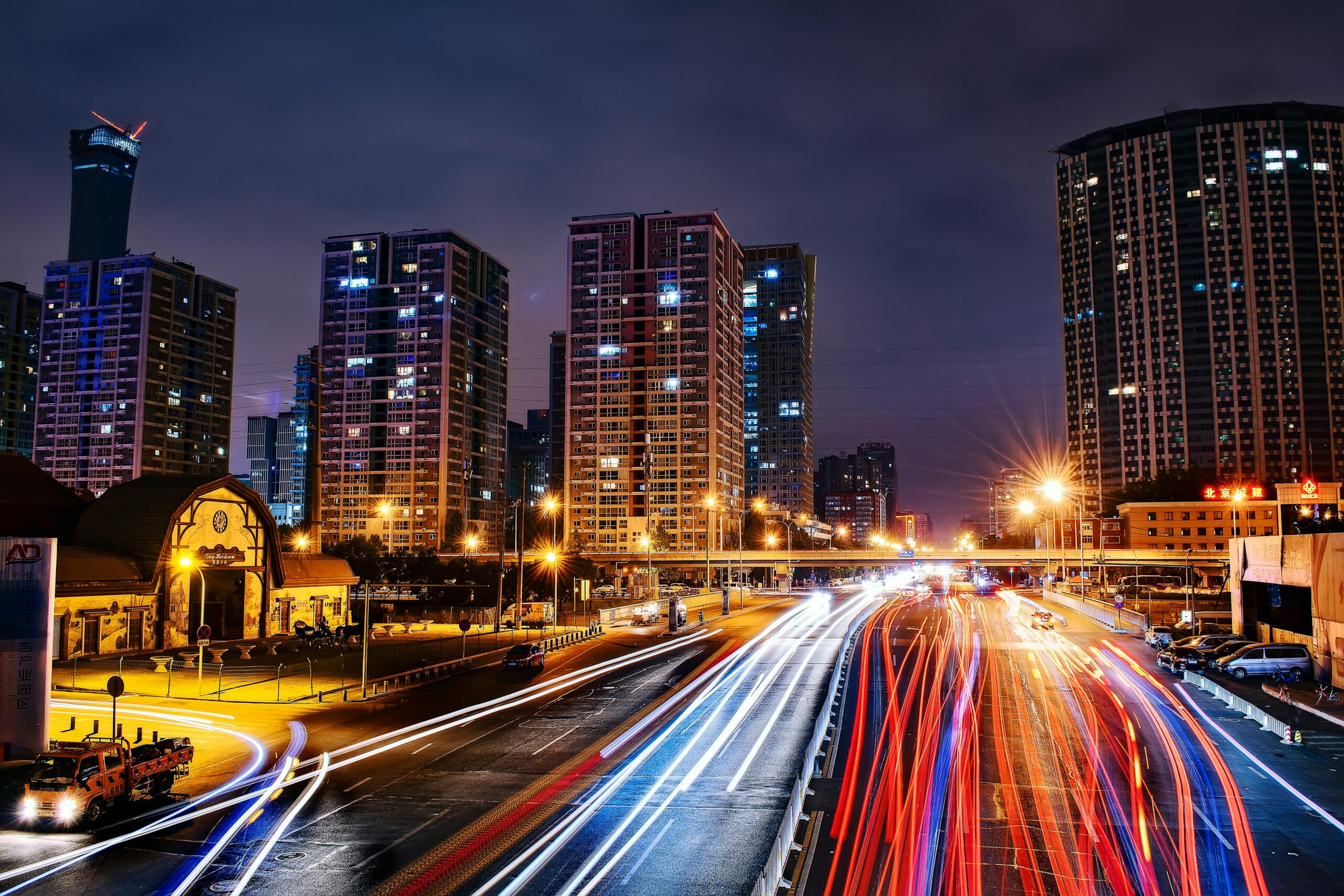 Smart Cities: Urban Development in the Era of IoT and AI